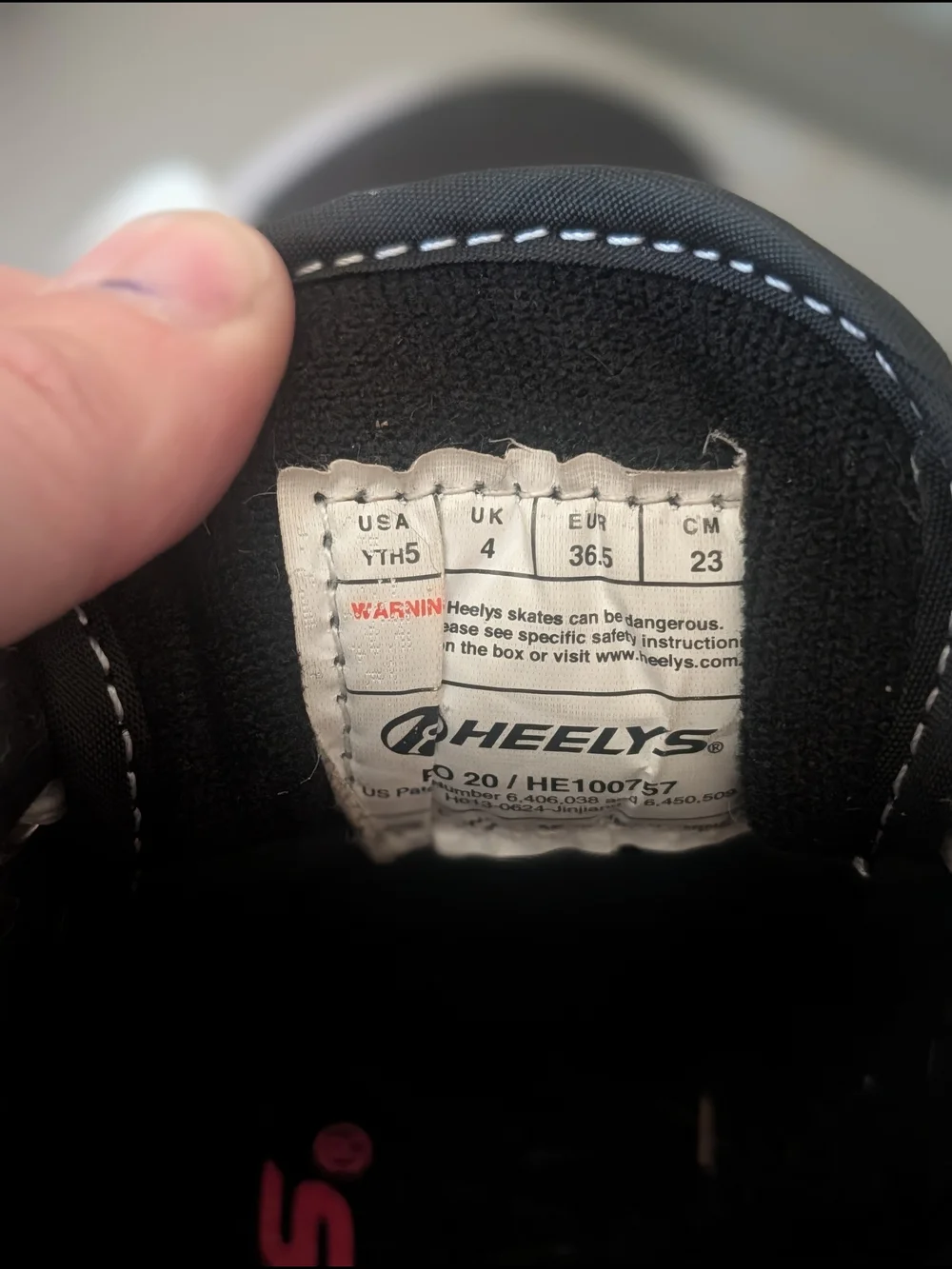 Heelys Pro 20 Youth Skate Shoes Black with White Laces - Picture 5 of 5